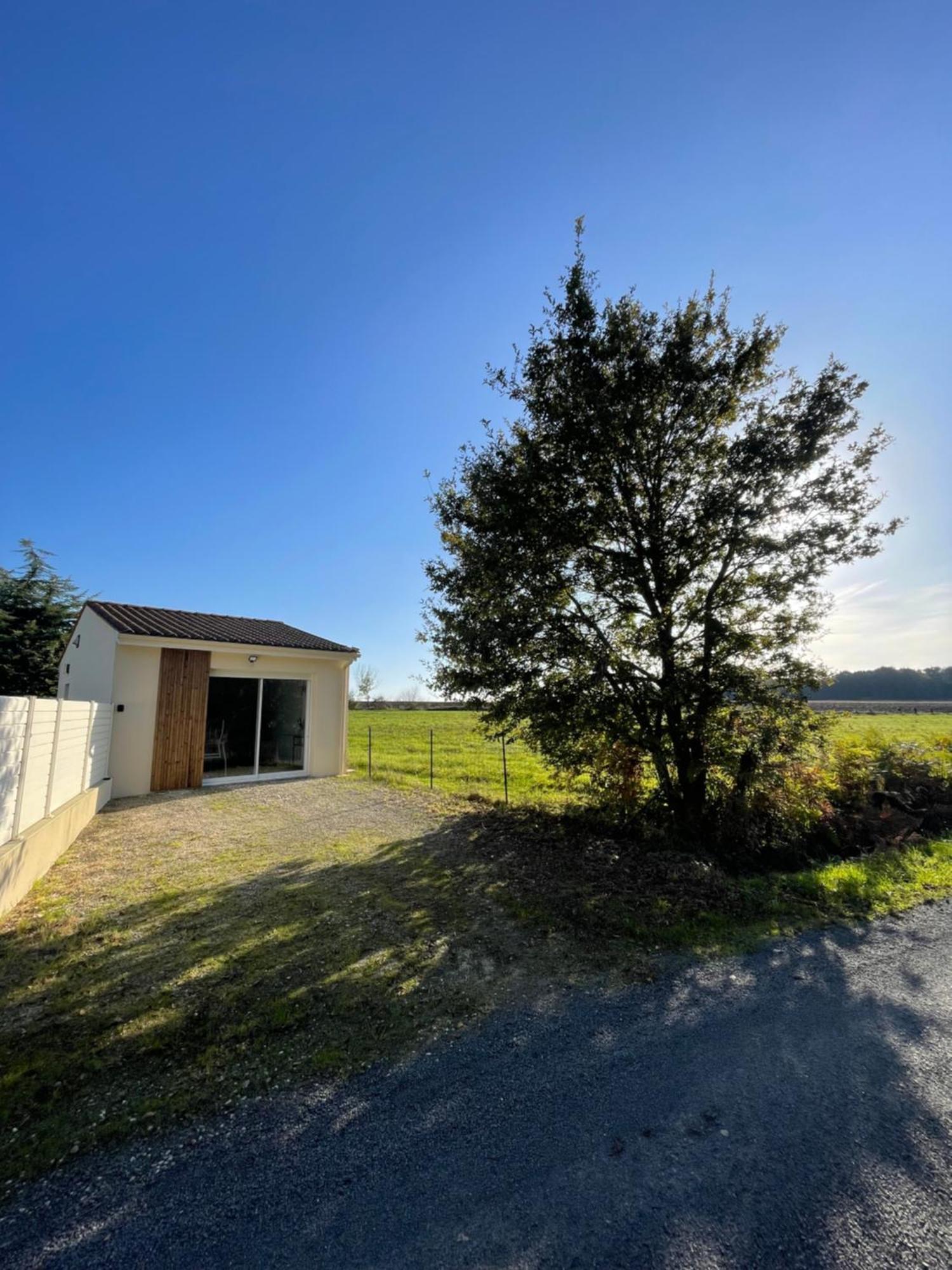 Villa Maison Avec Grand Espace En Hauteur à Saint-Georges-des-Côteaux Extérieur photo