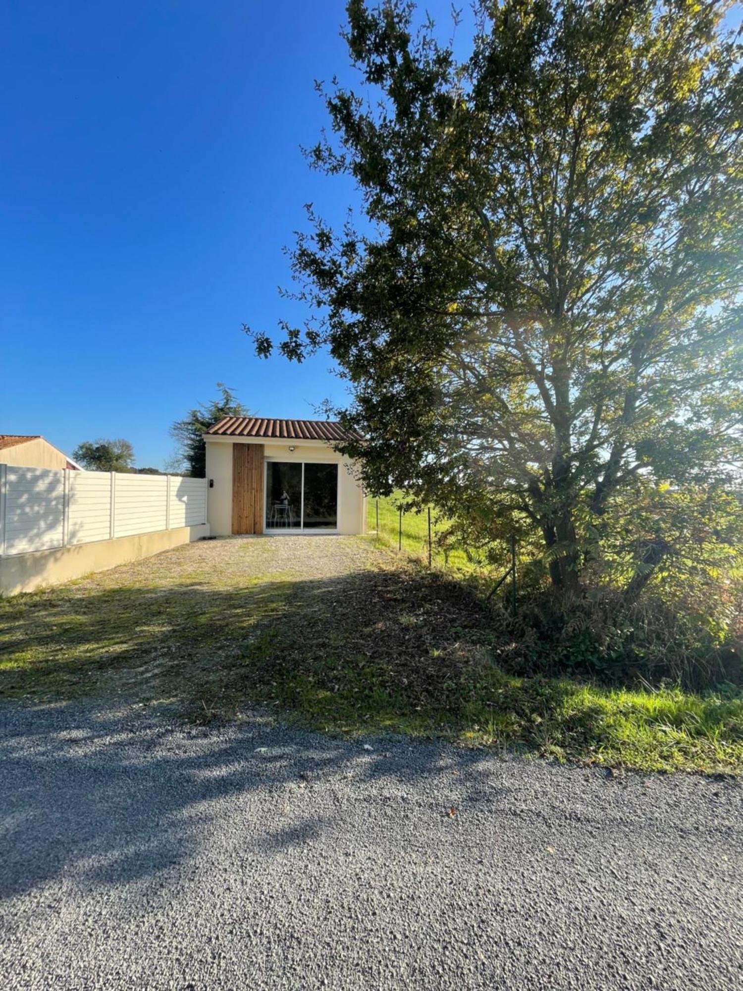 Villa Maison Avec Grand Espace En Hauteur à Saint-Georges-des-Côteaux Extérieur photo