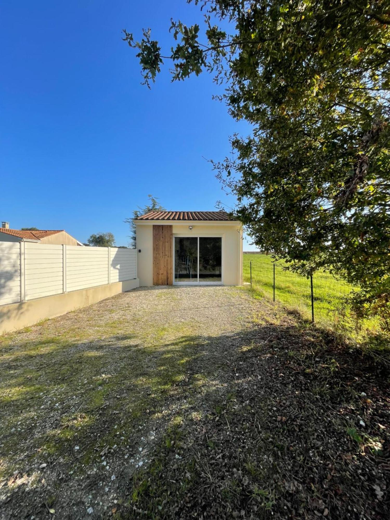 Villa Maison Avec Grand Espace En Hauteur à Saint-Georges-des-Côteaux Extérieur photo