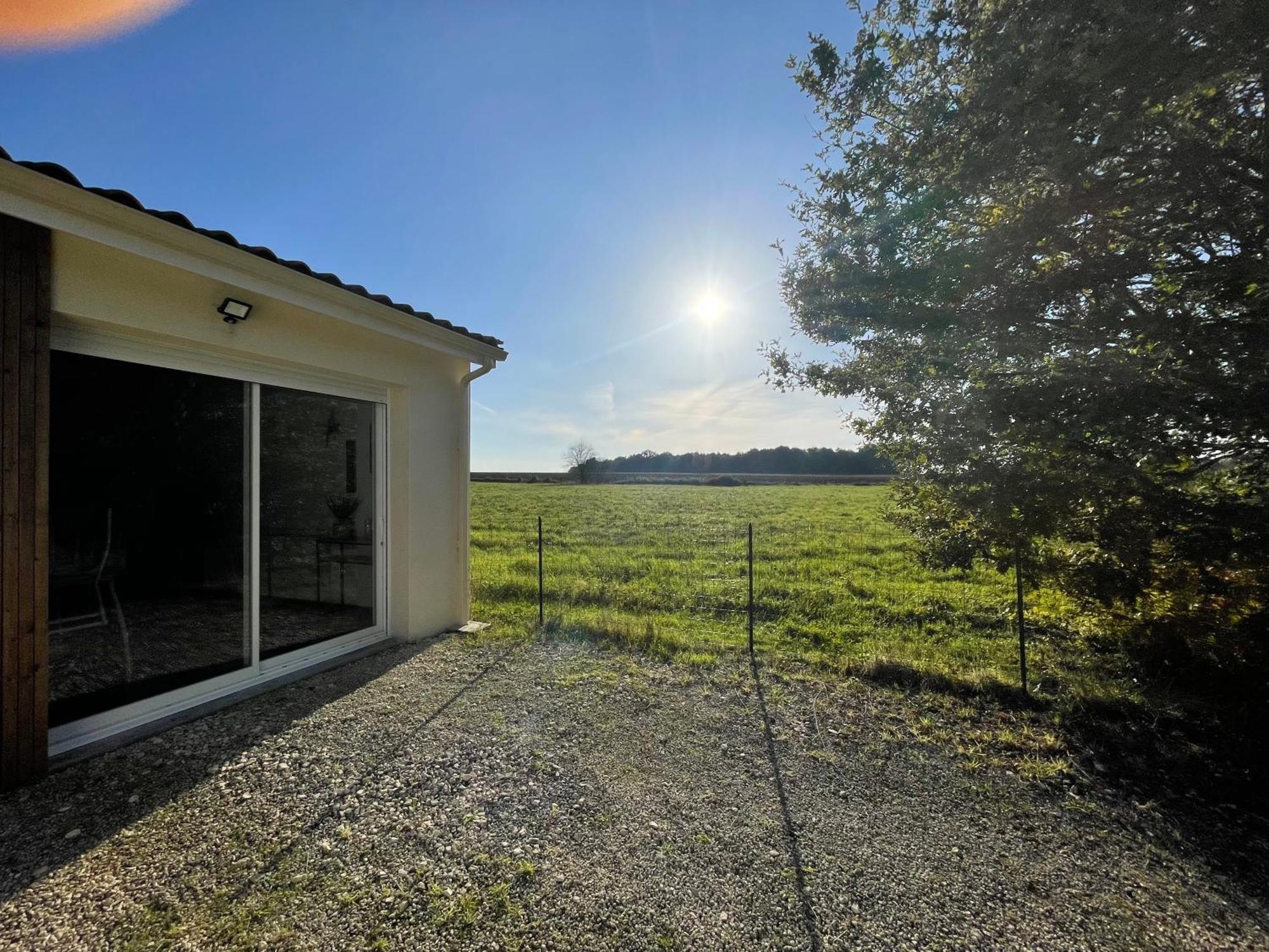 Villa Maison Avec Grand Espace En Hauteur à Saint-Georges-des-Côteaux Extérieur photo